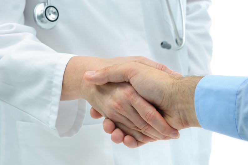 Consulta dun médico para aumentar un membro