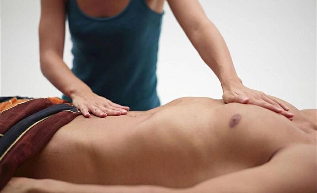 A masaxe axuda a aumentar o tamaño do pene